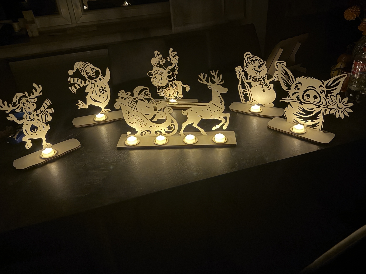 Fröhlicher Pinguin aus Holz – LED-Teelichthalter – Bild 2