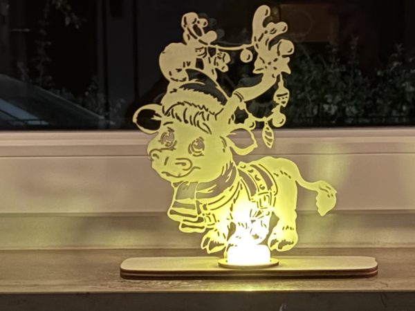 Kleines Weihnachtsrentier aus Holz – LED-Teelichthalter