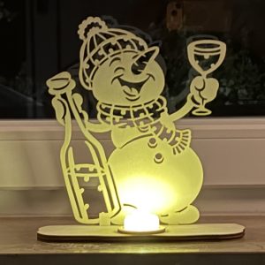 Fröhlicher Schneemann aus Holz – LED-Teelichthalter – Bild 1