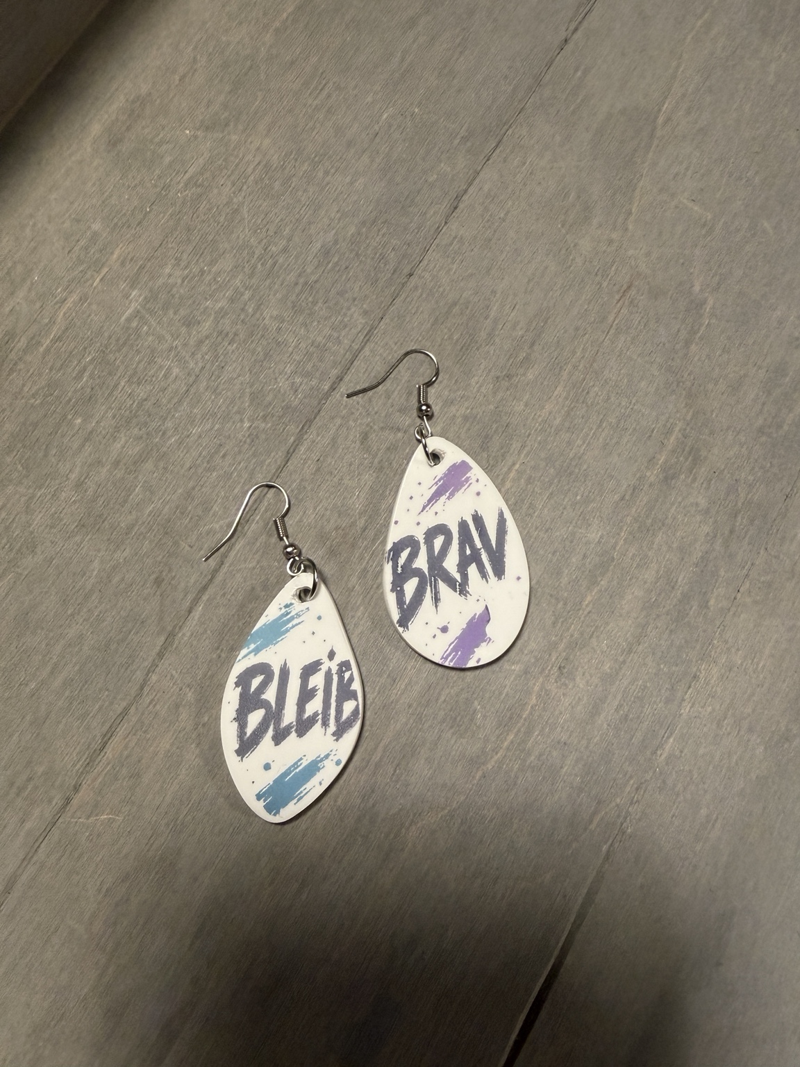 BLEIB / BRAV, Ohrringpaar – Originalfoto von LaserMoment Design